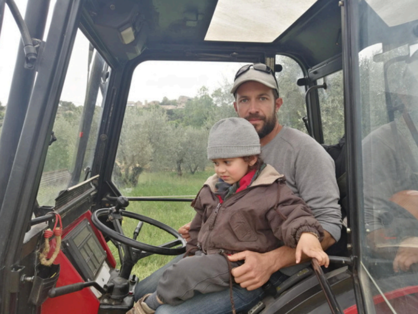 Pierre Mille dans son tracteur